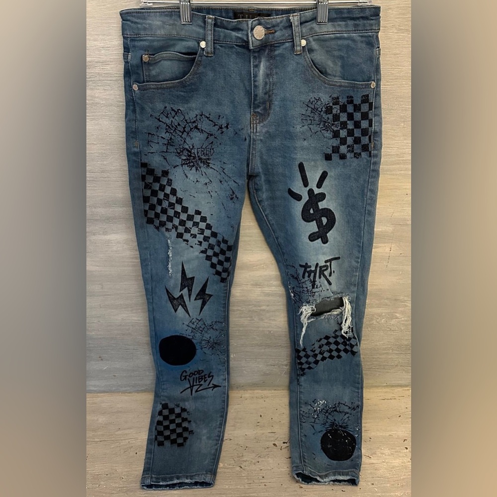 THRT‎ Jeans Graphic Design Ripped Knee Good Condition